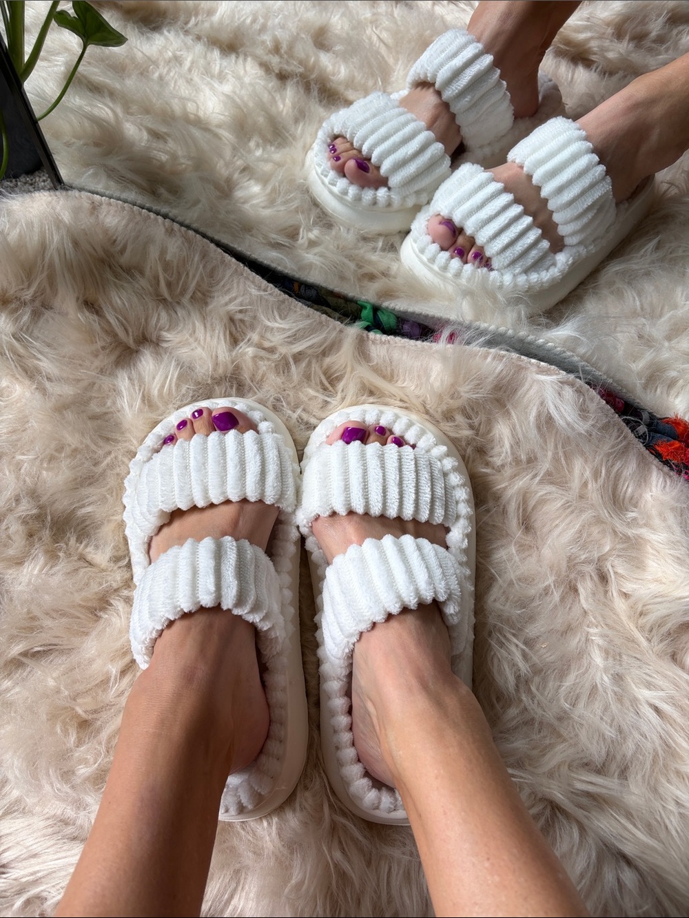 Plushie white sandal slippers